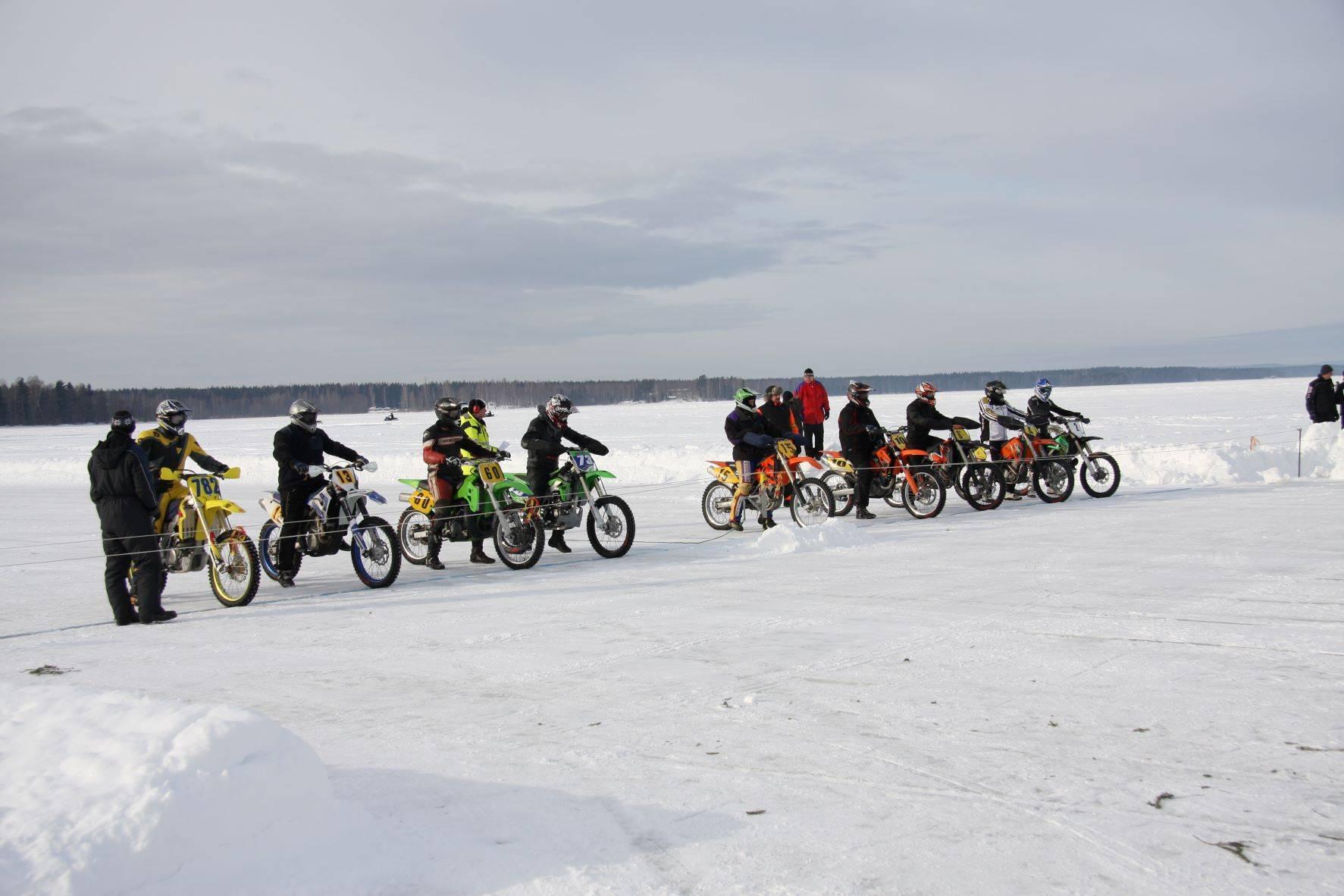 Isbaneförare på startlinjen