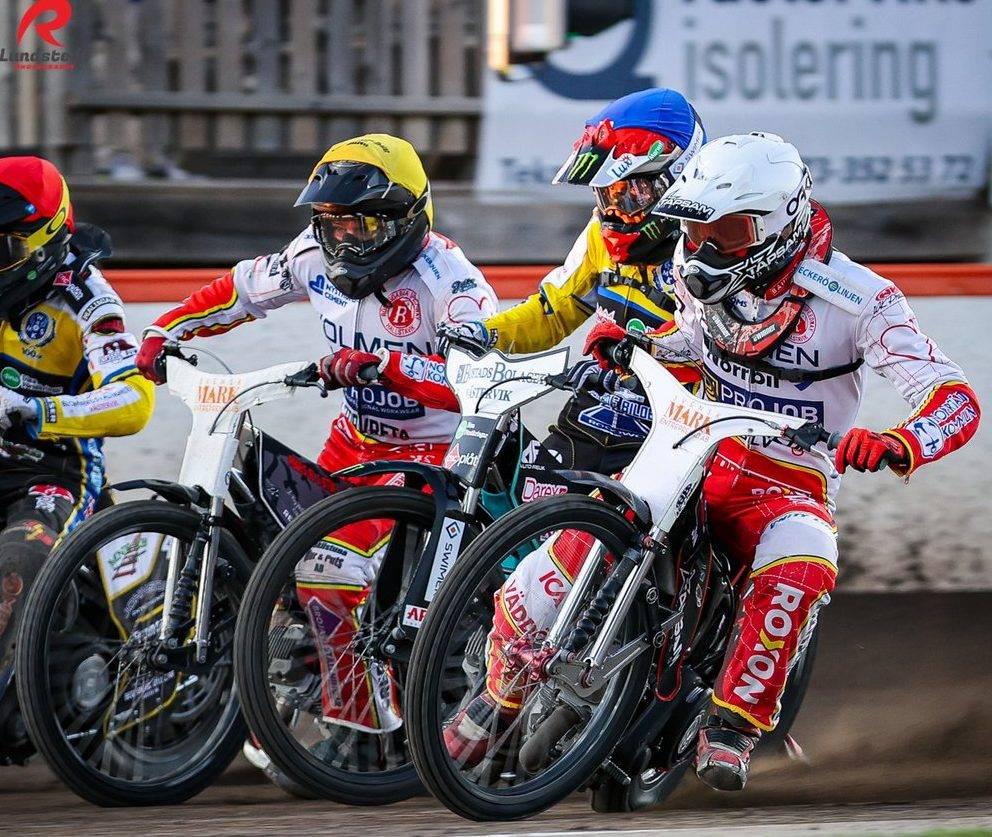 Fyra speedwayförare fightas om förstaplatsen