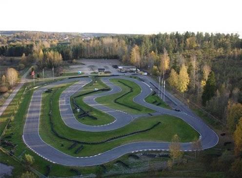 En asfaltsbana för minimoto