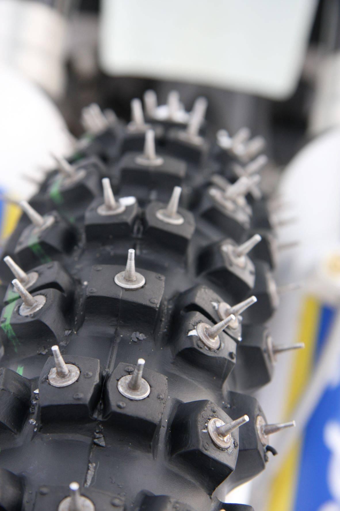 Bild på dubbar däck isbana