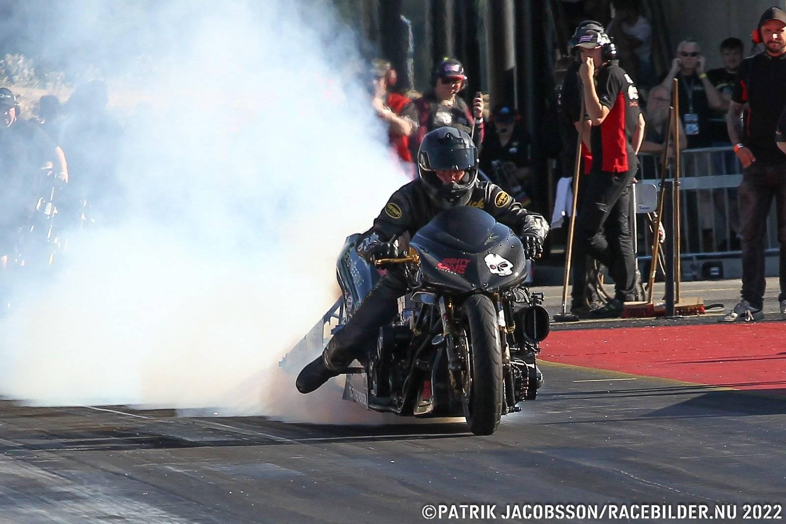Rikard Gustafsson på sin Top Fuel bike på EM-finalen